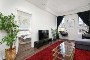 3 bedrooms, desk, iron/ironing board, travel crib