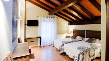 Doppel- oder Zweibettzimmer, Balkon | Zustellbetten, kostenloses WLAN, Bettwäsche