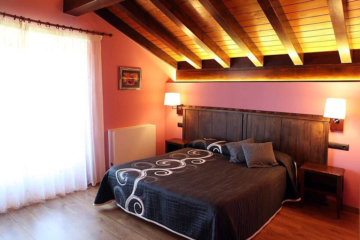 Doppelzimmer, Balkon, Bergblick | Zustellbetten, kostenloses WLAN, Bettwäsche