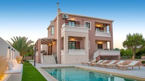 A modern two-story house with a swimming pool, outdoor seating, and a well-maintained garden. - Private Heated pool★Close to the Beach★BBQ & Wifi (Galatas)