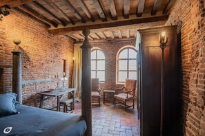 3 habitaciones, caja de seguridad en la habitación y escritorio