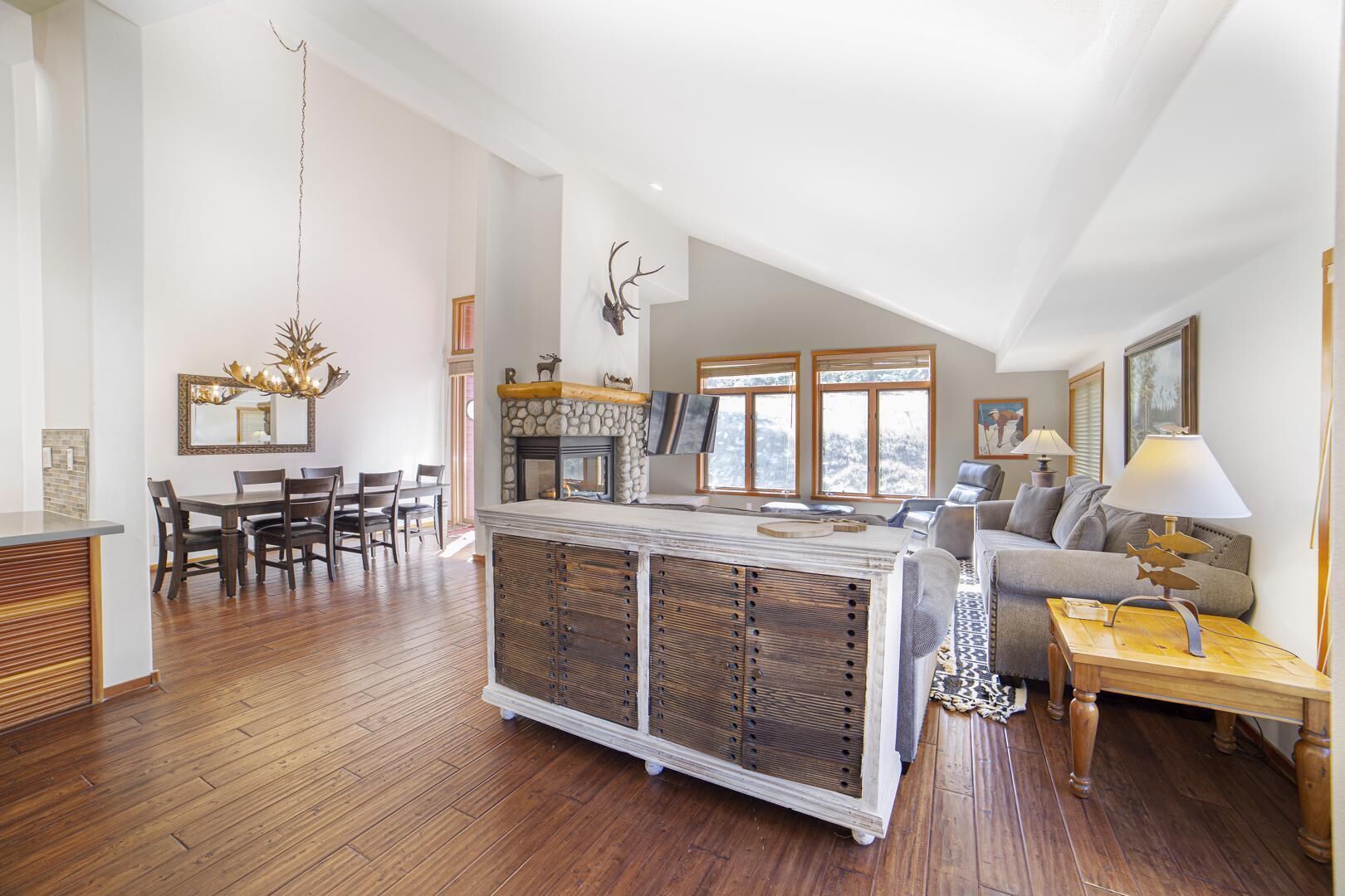 Pet-Friendly Remodeled Luxury & Spacious Townhome - #453