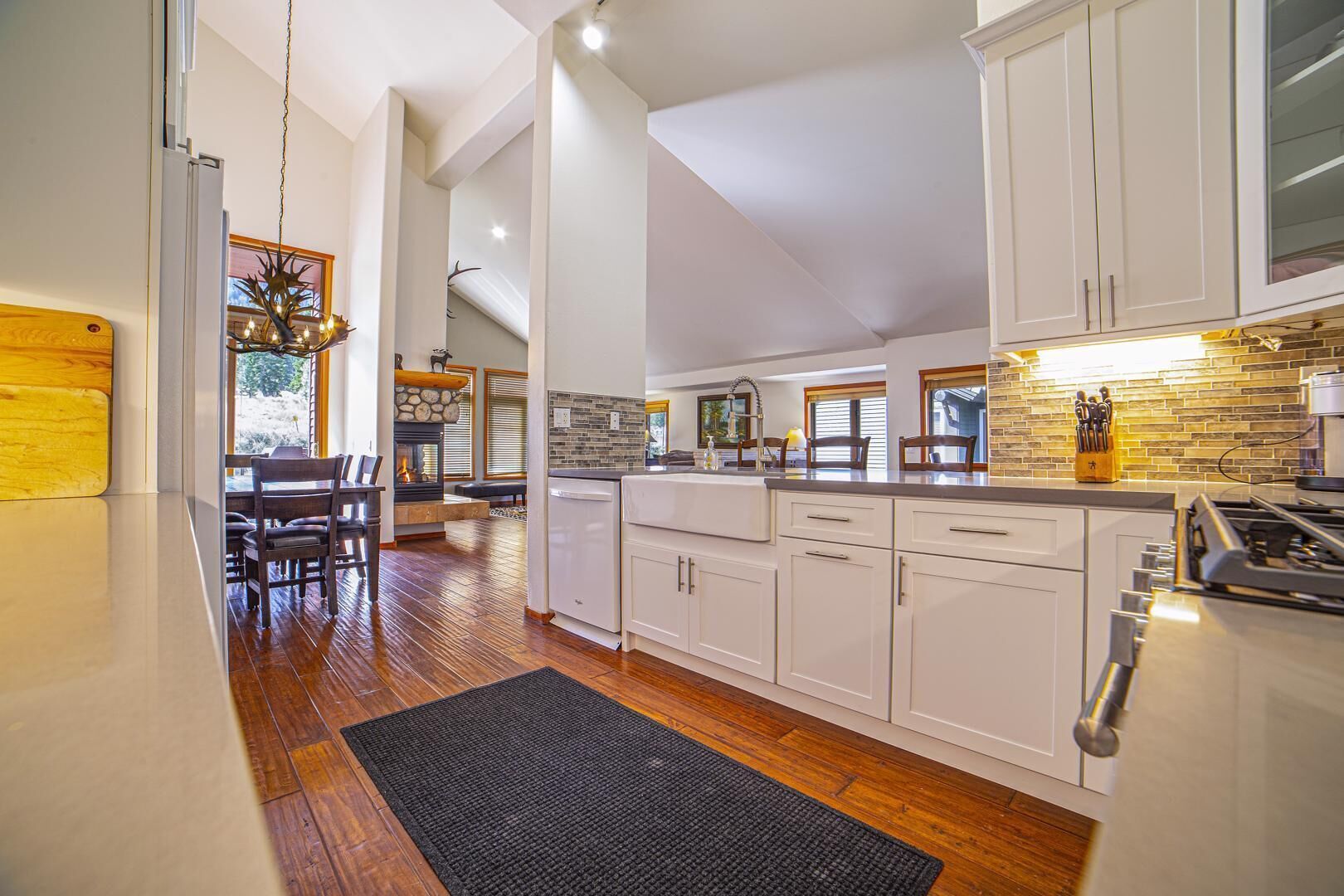 Pet-Friendly Remodeled Luxury & Spacious Townhome - #453