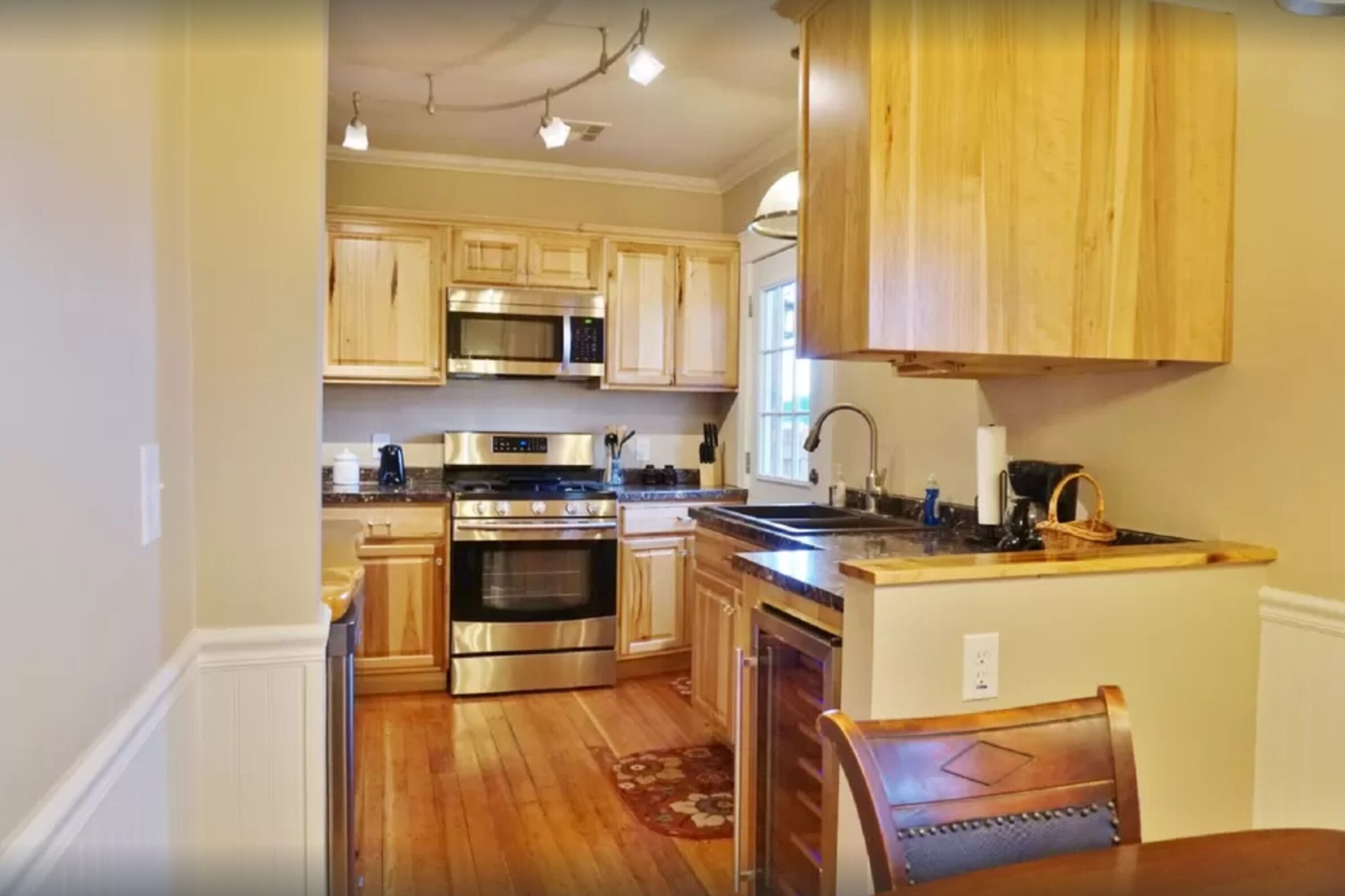 Historical 3 bed/3 bath home 1/2 block from Rte 66 in Williams. City lic. #5360