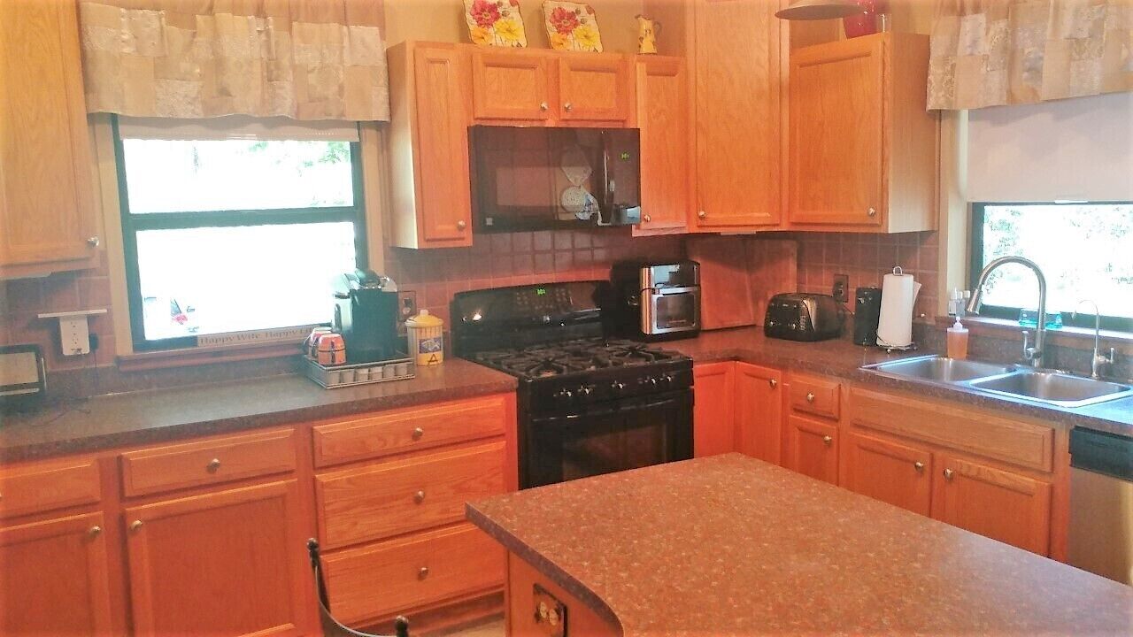 Beautiful Lake House on Cowpen Lake w/Private Fishing Pond Boat Rental Available