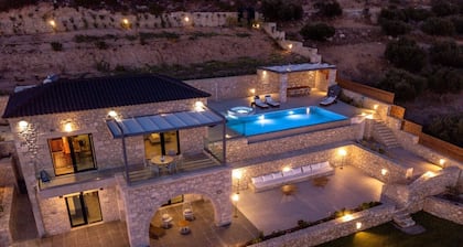 Heated pool ★ Indoor & outdoor Jacuzzi ★ Sauna ★ Falasarna