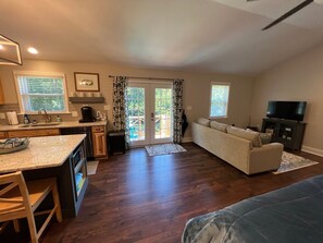 Fridge, microwave, stovetop, dishwasher - Self Check In! Super Cute Studio Apartment! Private Entrance! (Denver)