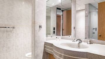 Standard Room, 2 Double Beds | Bathroom | Shower, free toiletries, hair dryer, towels