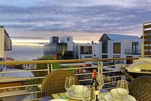 Outdoor dining - Big Bay (Cape Town)