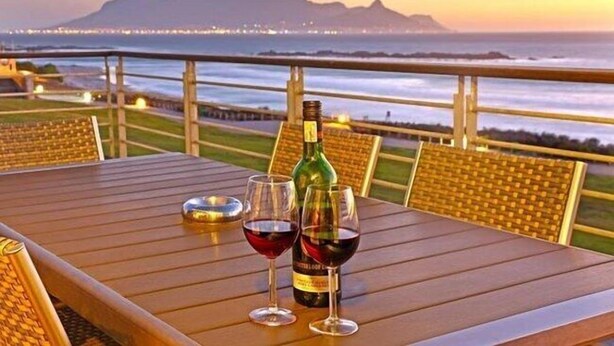 Outdoor dining - Big Bay (Cape Town)