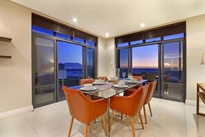In-room dining - Big Bay (Cape Town)