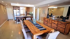 Suite – standard, 2 soverom | Spiseområde på rommet