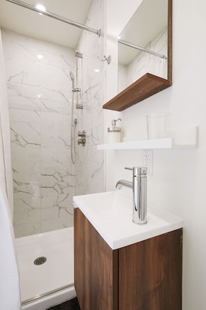 Combined shower/bathtub, hair dryer, towels, soap