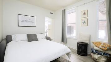 2 bedrooms, desk, iron/ironing board, WiFi (free)