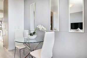 In-room dining - Infinity G10 (Cape Town)