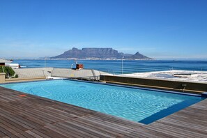 Indoor pool, outdoor pool - Infinity G10 (Cape Town)