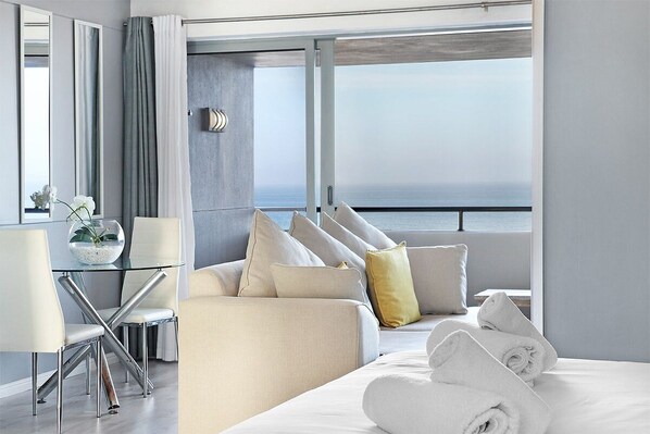 62-inch flat-screen TV with digital channels, TV - Infinity G10 (Cape Town)