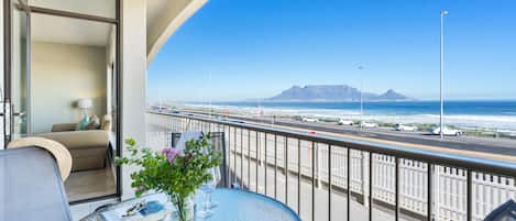 Apartment (2 Bedrooms) | Front of property