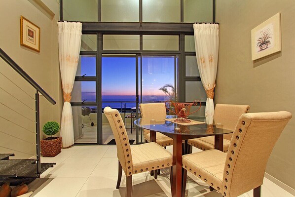 Apartment (2 Bedrooms) | In-room dining