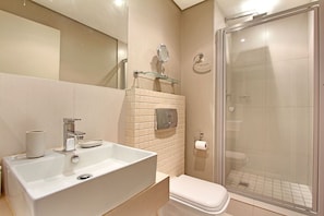 Apartment (2 Bedrooms) | Bathroom