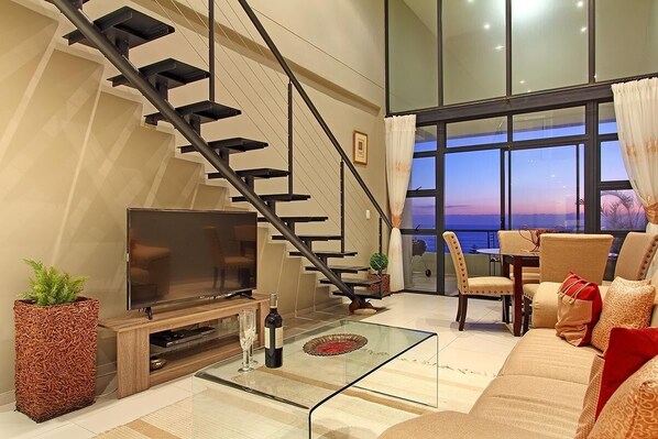 Apartment (2 Bedrooms) | Living area | Flat-screen TV - La Cabina 601 (Cape Town)