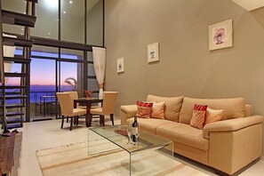 Apartment (2 Bedrooms) | Living area | Flat-screen TV - La Cabina 601 (Cape Town)