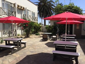 2 restaurants, breakfast, lunch served; local and international cuisine  - Casa Mia Hotel (Walvis Bay)