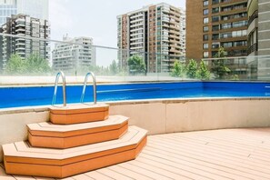 Unclassified image, 4 of 34, button