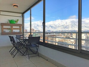 Outdoor dining - El Cosmopolita Breathtaking View - Parking, Pool & Gym (Las Condes)