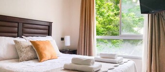 Bellavista Spotlight 1BR Apt - w/Parking & A/C