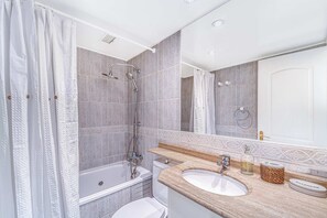 Vasca, asciugacapelli, asciugamani