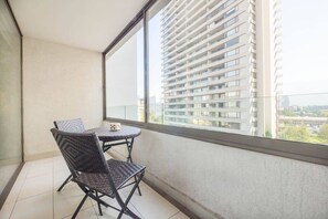 Dining - Arauco Studio w/Wifi, Pool, Gym, next to shopping (Vitacura)