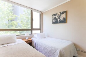 Unclassified image, 2 of 21, button