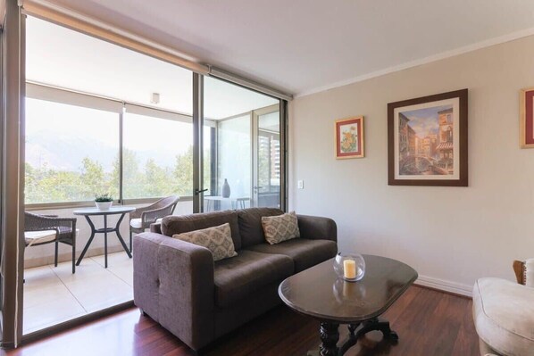 Unclassified image, 1 of 21, button