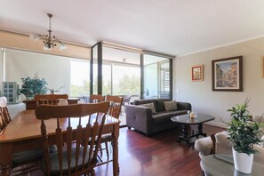 Unclassified image, 3 of 21, button