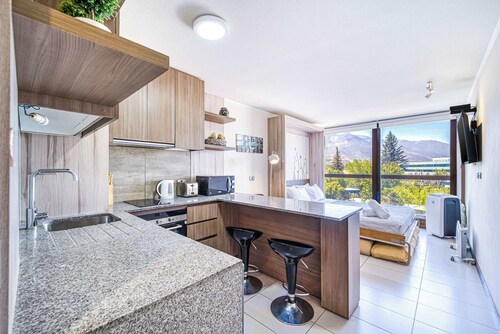 Lotus Blanc Studio- w/ Mountain View, Pool and Gym