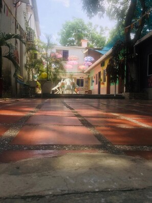 Khuôn viên nơi lưu trú