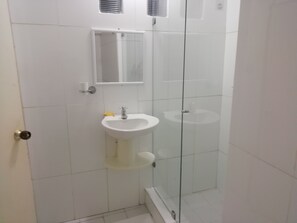 Doppelzimmer | Waschbecken im Bad