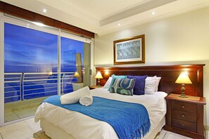 Apartment (3 Bedrooms) | Interior - Ocean View C602 bt HostAgents (Cape Town)