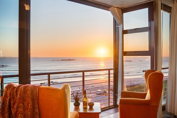 Apartment (2 Bedrooms) | Front of property