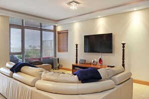 Apartment (3 Bedrooms) | Interior - Dolphin Beach E5 (Cape Town)