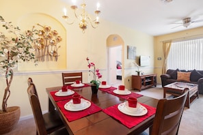 Condo, 3 chambres, 2 salles de bains | Repas dans la chambre