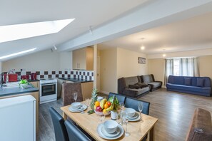 Dining - Kynsparks Luxury Apartments (Birmingham)