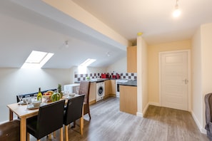 Appartement Deluxe (Apartment 4) | Aire de séjour | Téléviseur à écran plat