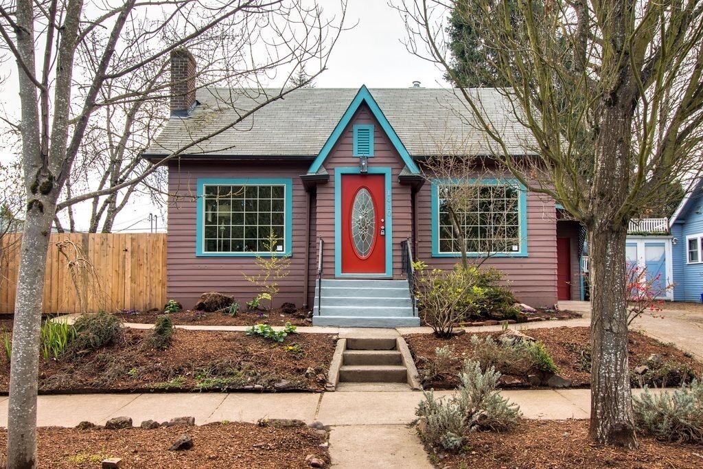Cozy Whiteaker Home!