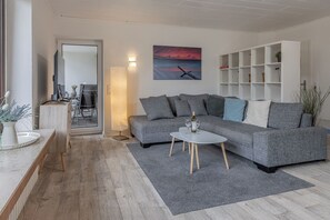 Fernseher, DVD-Player, Stereoanlage