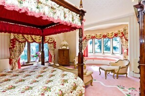 9 bedrooms, iron/ironing board, WiFi, bed sheets - 19th Century Manor House with sea views - 9 Ensuite Bedrooms - 11 Acres Garden (Bridlington)