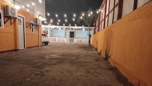 موقف سيارات