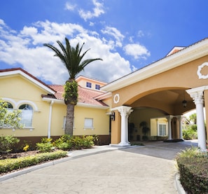 Front of property - Bikini on the Beach by VillaDirect (Kissimmee)