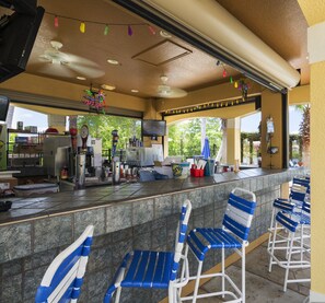 Bar al costat de la piscina